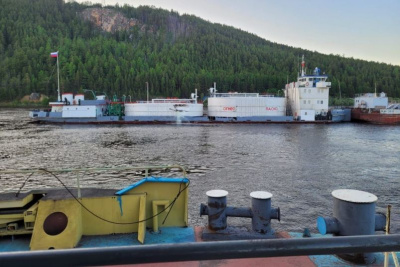 В Киренском районе Иркутской области выясняют объём нефтепродуктов, который попал в реку Лену / ЯСИА   