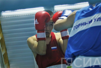 Два боксера из Якутии одержали досрочные победы на чемпионате Дальнего Востока / Дьулустаан Сергеев   