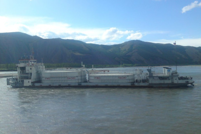 В «ЛОРПе» прокомментировали происшествие с разливом бензина на Лене / ЯСИА   