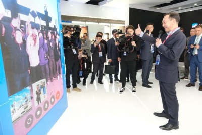 Айсен Николаев пообщался с молодежью республики по телемосту Питер — Якутск / ЯСИА   