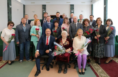 Депутаты четвертого созыва провели свою последнюю сессию /    