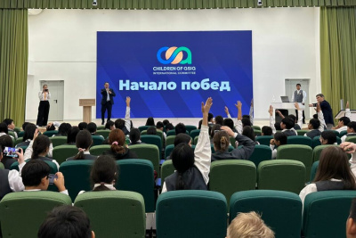 Открытый урок для учащихся школ провёл президент комитета «Дети Азии» Владимир Максимов / Дьулустаан Сергеев   