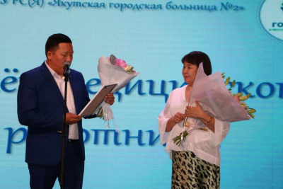 Руслан Платонов поздравил работников здравоохранения с наступающим Днём медика / ЯСИА   