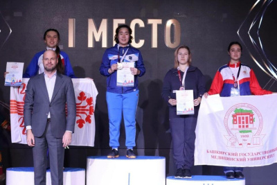 Якутские мас-рестлеры победили на всероссийских соревнованиях в Санкт-Петербурге /    