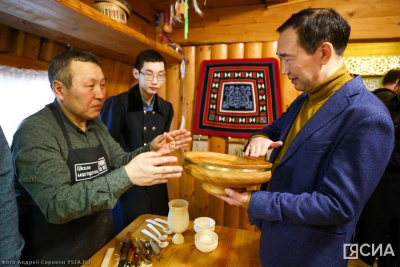 Глава Якутии Айсен Николаев учредил стипендии народным мастерам / ЯСИА   