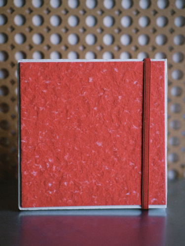 Скетчбук для акварели Potentane 19x19 см 24 л 300 г, 100% хлопок, среднее зерно, рельефный край, красный