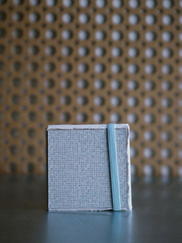 Скетчбук для акварели Potentane 10x10 см 24 л 300 г, 100% хлопок, мелкое зерно, рельефный край, голубой