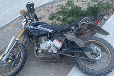 Два человека пострадали, наехав на мотоцикле на лошадь в Намском районе Якутии / ЯСИА   