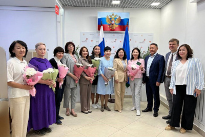 Удостоверения ветеранов труда торжественно вручили восьми жителям Якутии / ЯСИА   