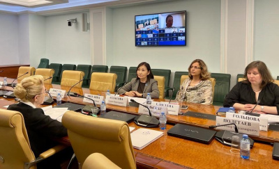 Алена Атласова выступила в Совете Федерации с докладом от Якутии / ЯСИА   