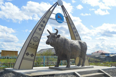 В Эвено-Бытантайском улусе открыли памятник якутскому скоту / ЯСИА   