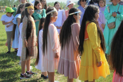 Обладательницу самой длинной косы определили на Ысыахе Туймаады / ЯСИА Якутск Якутск Республика Саха (Якутия)