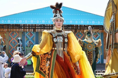 Конкурс современных национальных костюмов проходит на Ысыахе Туймаады / Саина Титова Якутск Якутск Республика Саха (Якутия)