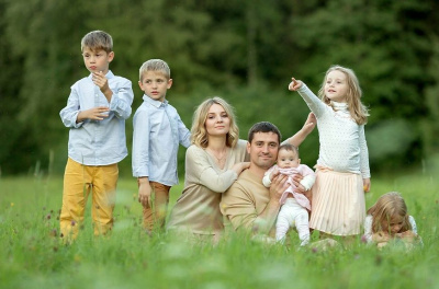 Обеспечение жильем многодетных семей, имеющих пять и более несовершеннолетних детей /    