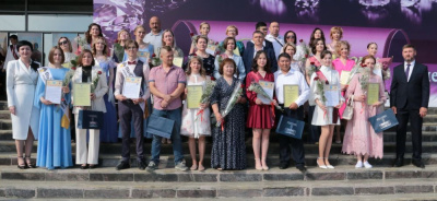 Лучшие выпускники Мирнинского района /    