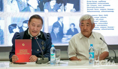 Книгу о становлении журналистики в республике представили сегодня в Якутске / Нарыйа Пахомова Якутск Якутск Республика Саха (Якутия)