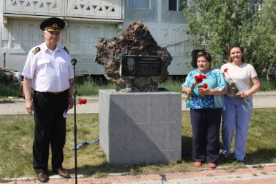 В Жатае установили памятный камень капитану Анатолию Синявину / ЯСИА   