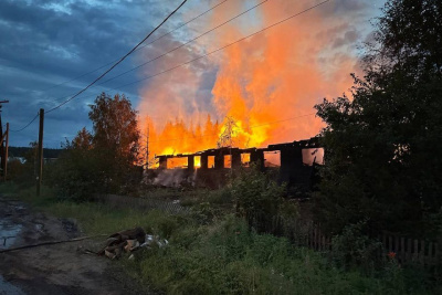 Многоквартирный жилой дом полностью  сгорел в Олекминске / Анастасия Филиппова   