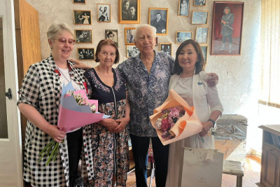 С Днём семьи, любви и верности поздравили супругов Самсоновых из Якутска / ЯСИА Якутск Якутск Республика Саха (Якутия)