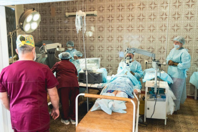 Более сорока операций за день провели якутские врачи в Донецке / Саина Титова   