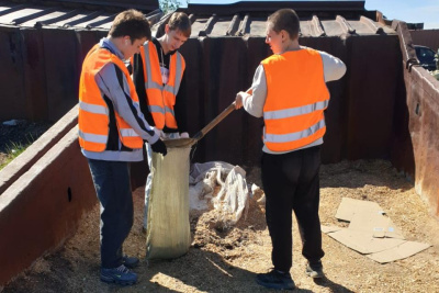 Студотряд на благоустройстве приполярного города /    