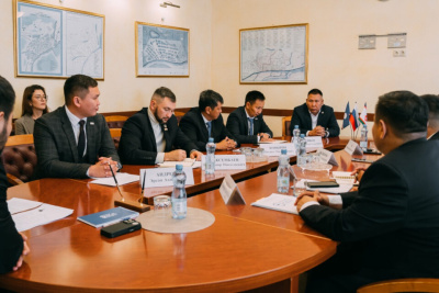 Восемь участников СВО проходят стажировку в мэрии Якутска / ЯСИА   