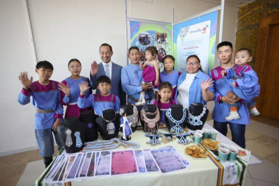 Глава Якутии в два раза увеличил республиканский материнский капитал «Семья» / ЯСИА   Республика Саха (Якутия)