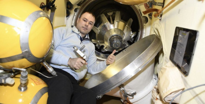 Школьники Удачного поздравили космонавта с днем рождения /    