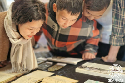 В Эвено-Бытантайском улусе провели выставку по истории православия / ЯСИА   