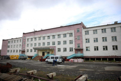 Айсен Николаев поручил завершить ремонт в гимназии в Булунском районе в установленные сроки / ЯСИА   