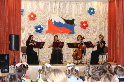 Клуб «Лидеры Возрождения Z» провел благотворительную акцию для 65 детей-сирот из ДНР / ЯСИА   