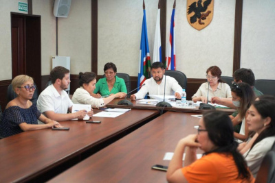 Евгений Григорьев встретился с родителями первоклассников 203-го микрорайона Якутска / ЯСИА Якутск Якутск Республика Саха (Якутия)