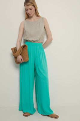 Брюки широкого кроя на резинке