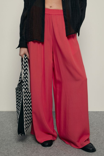 Брюки широкого кроя на резинке