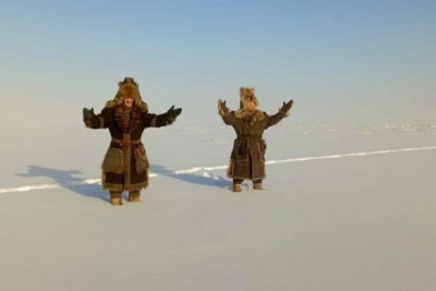 Жители Мегино-Кангаласского района вышли на прогулку в национальной одежде / Алина Мурукова   