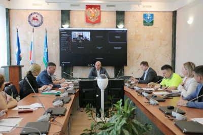 Совещание по дорогам: работа идет /    