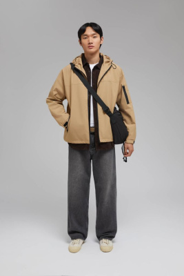 Ветровка с капюшоном