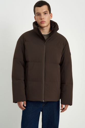 Оверсайз пуховик с воротником-стойкой