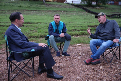Глава Якутии встретился с якутскими режиссерами Дмитрием Давыдовым и Степаном Бурнашевым / ЯСИА   Республика Саха (Якутия)