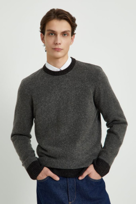 Джемпер полуприлегающего силуэта