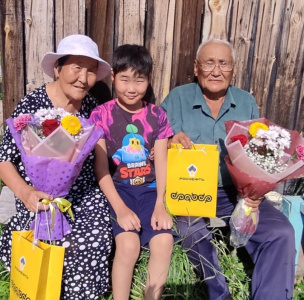 Сотрудники «Таас-Юрях Нефтегазодобычи» чествуют жителей Якутии в праздники /    