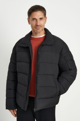 Утепленная стеганая куртка со съемным капюшоном