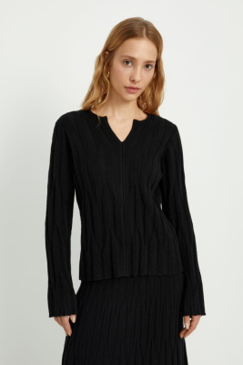 Джемпер полуприлегающего силуэта с округлой горловиной