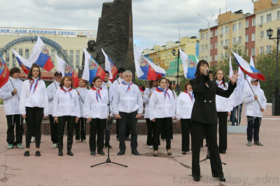 Митинг в честь героев-алмазодобытчиков прошел в Удачном /    