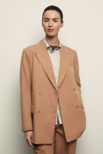 Двубортный жакет полуприлегающего силуэта