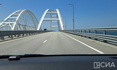 На Крымском мосту остановили движение из-за ЧП / ЯСИА   