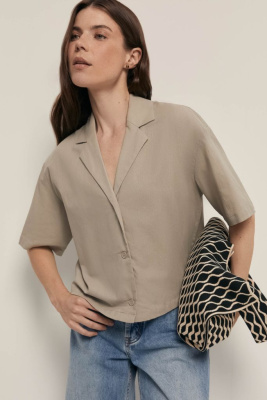 Укороченная блузка из хлопка и льна