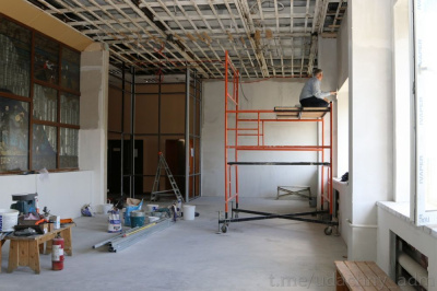 Строительные работы в помещении театральной студии Удачного идут к завершению /    