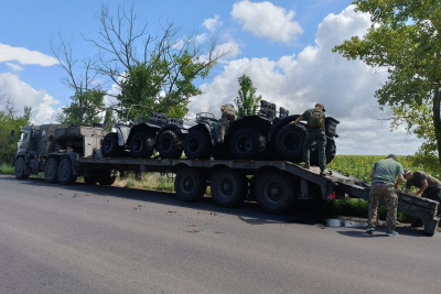 Бойцам из Якутии в зоне СВО передали квадроциклы и специальное оборудование / ЯСИА   