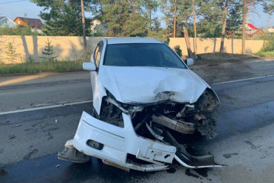 Пьяный водитель без прав въехал в дерево в Якутске / ЯСИА Якутск Якутск Республика Саха (Якутия)